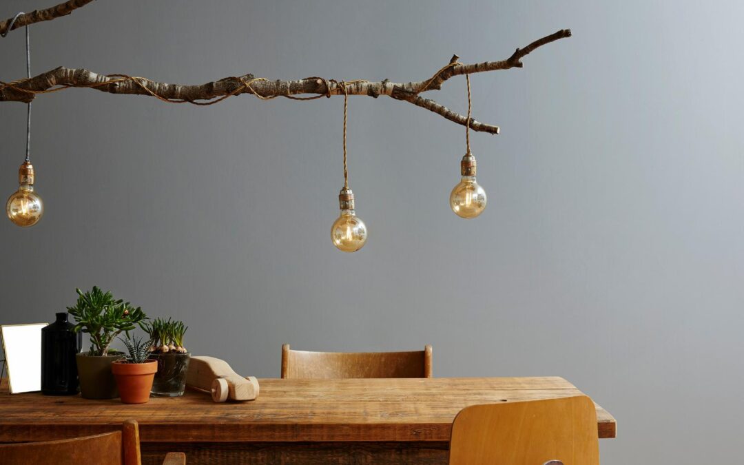 Redonner vie à vos meubles en bois ancien avec de la peinture